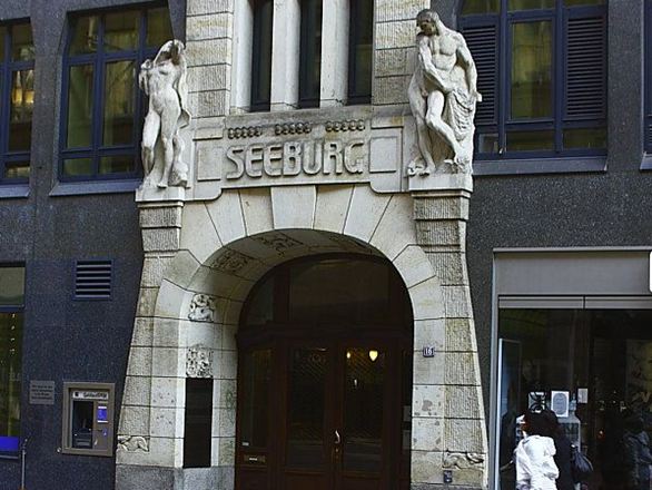 Okładzina z kamienia naturalnego w dzielnicy Seeburg w Hamburgu, wykonana z piaskowca