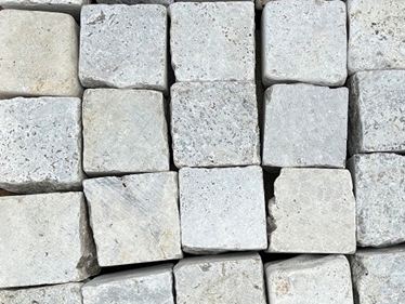 Galeria 1 – Fragment_kostka brukowa_trawertyn_paleta Silver