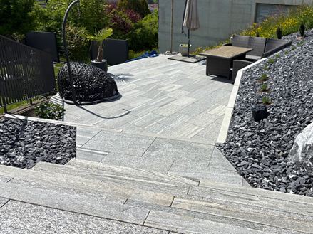Gnejs_UGL_obramowania trawników_płyty tarasowe_klatka schodowa_widok