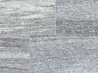 Zbliżenie na szare płyty granitowe z serii Urban Grey Line