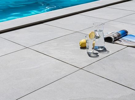 Dekoracja na tarasie w kolorze Alpine Grey – SN