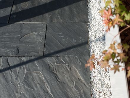 Żwir otaczający łupki Black Rustic