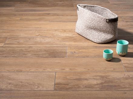 Dekoracja na płytkach z gresu porcelanowego Urban Caramel
