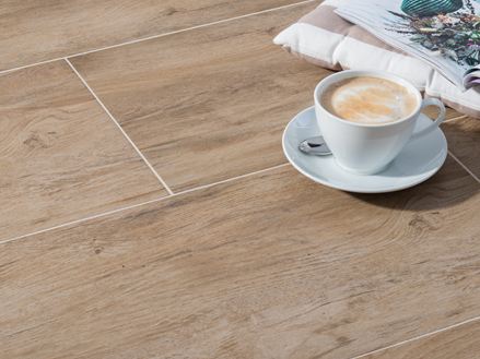 Płytki z gresu porcelanowego Woodline Beige o autentycznej fakturze drewna