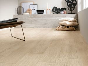 Nowoczesny wystrój w stylu vintage z płytkami imitującymi drewno Urban White