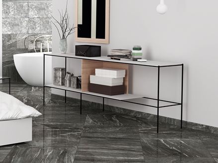 Łazienka z płytkami imitującymi granit w kolorze Dolomit Black