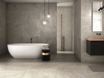 Łazienka wyłożona płytkami z gresu porcelanowego Canyon Pearl