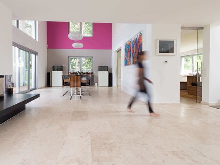 Jadalnia i salon z trawertynem Classic Light