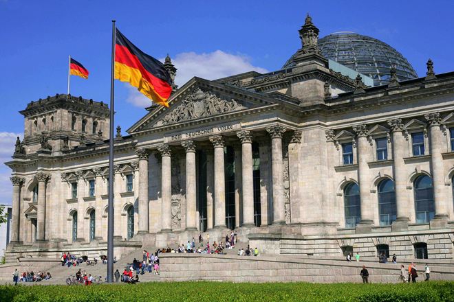 Reichstag w Berlinie z fasadą z piaskowca z Deutmannsdorfer