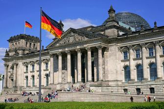 Reichstag w Berlinie z fasadą z piaskowca z Deutmannsdorfer