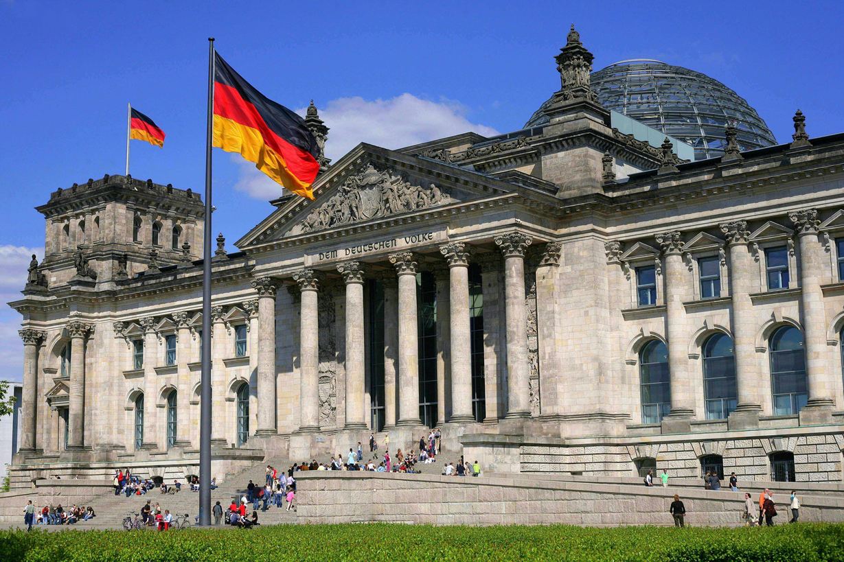 Reichstag w Berlinie z fasadą z piaskowca z Deutmannsdorfer