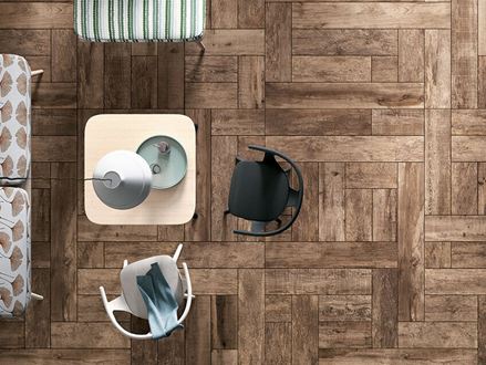 id1252 Widok z góry na salon z płytkami z gresu porcelanowego Indie Nova