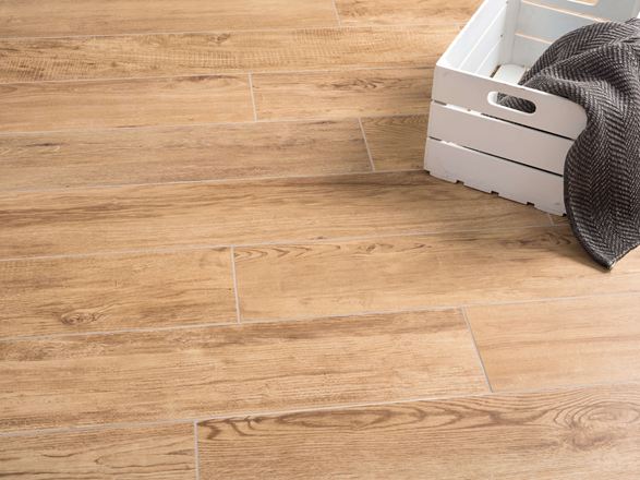 Płytki z gresu porcelanowego Urban Honey z elementami dekoracyjnymi