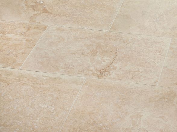 Płytki trawertynowe Classic Light – ujęcie z boku