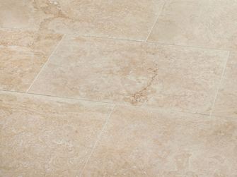 Płytki trawertynowe Classic Light – ujęcie z boku