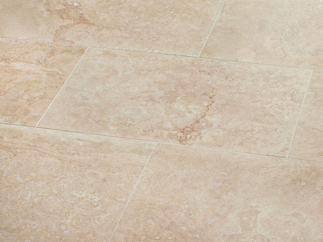 Płytki trawertynowe Classic Light – ujęcie z boku