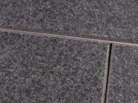 Basalt Black Beauty z bliska