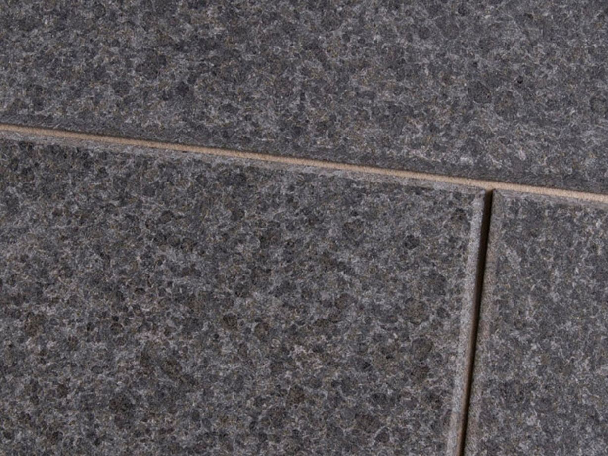 Basalt Black Beauty z bliska