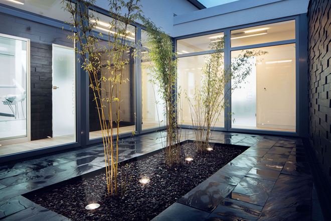 Dziedziniec wyłożony łupkiem Black Rustic