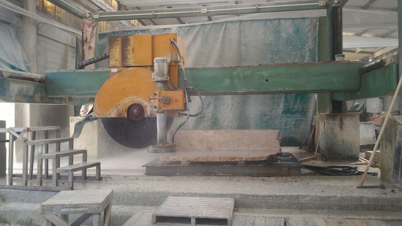 Piła XL: Za pomocą piły tarczowej do cięcia bloków obrabiamy kamień naturalny